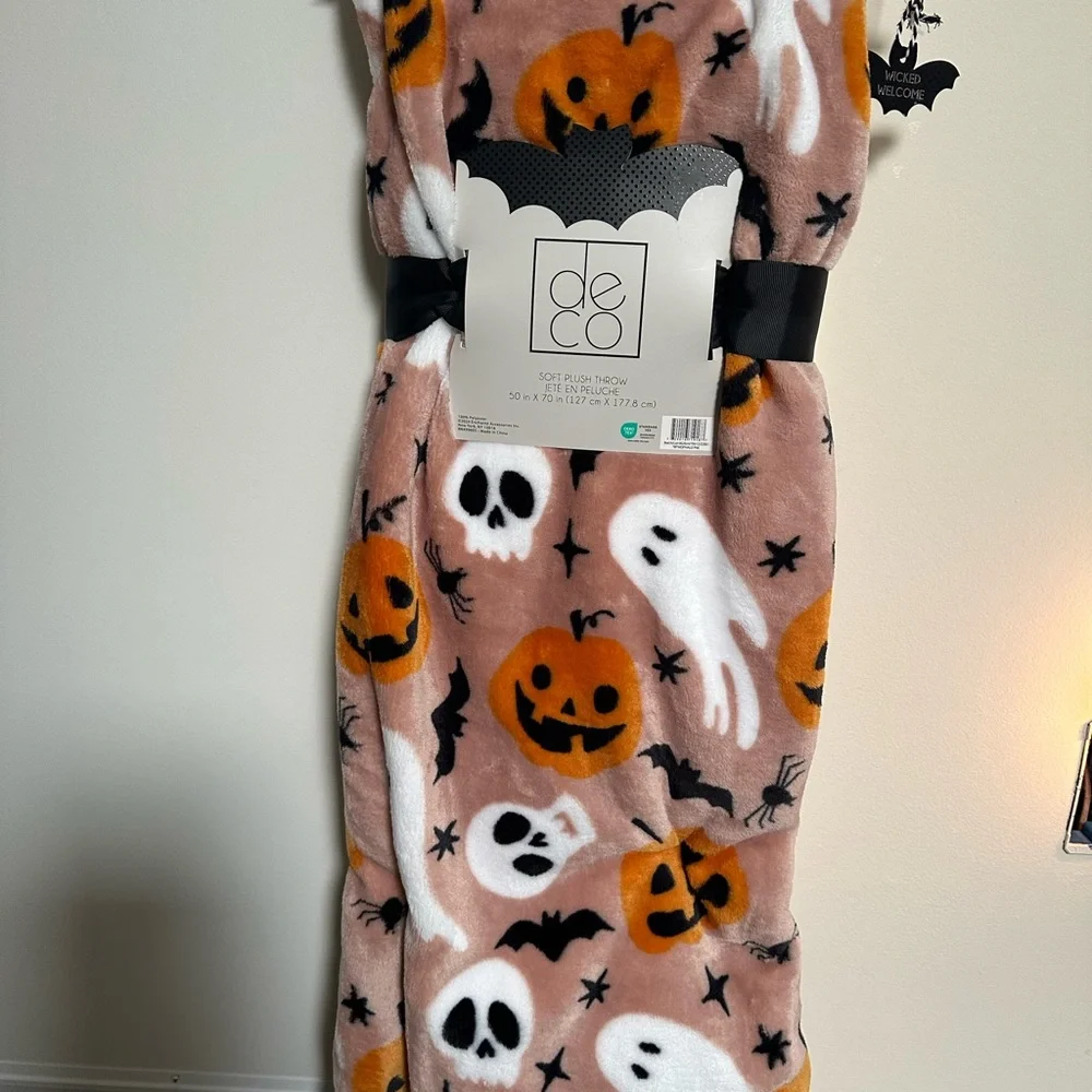 NWT: Halloween plush throw